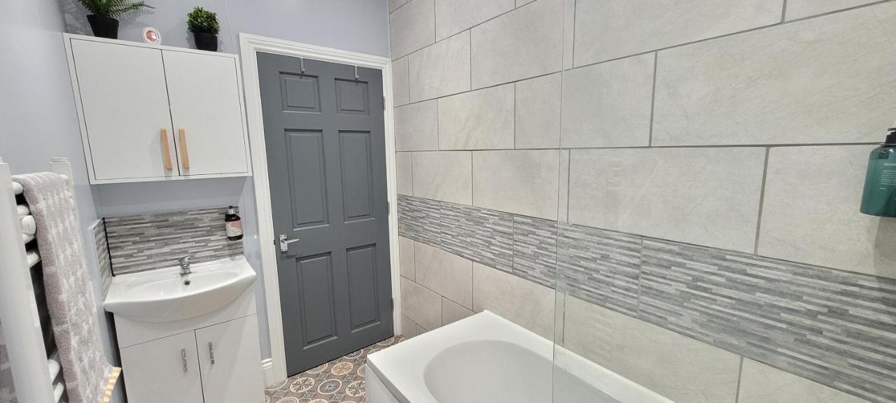 Sutherland St - 2 Bed With Free Parking Holiday home York
